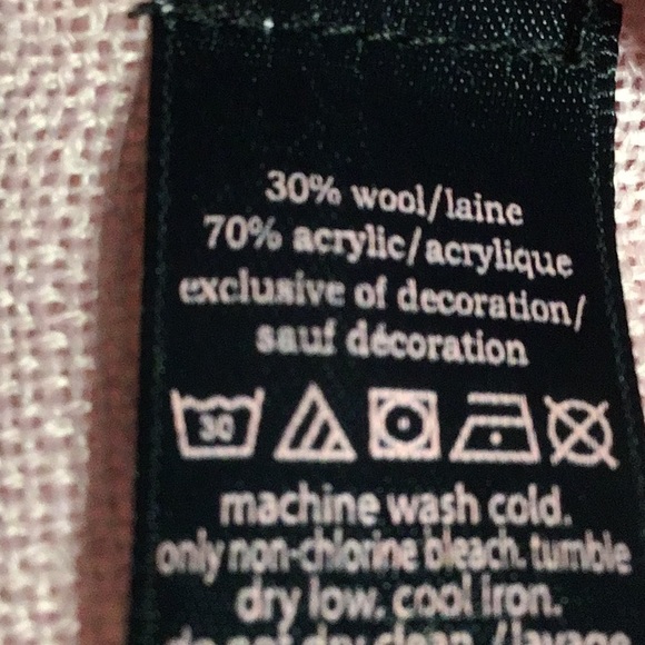 Victoria’s Secret - blanket scarf 76” x 30” NWOT - Picture 6 of 6